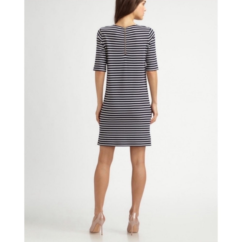 Theory Navy and white. This dress is short. Check the measurements, thanks